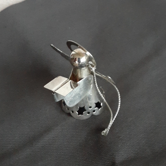 4 metal angel ornaments made in China. - Picture 4 of 8